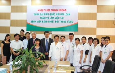 Đoàn đại biểu Quốc hội Đài Loan thăm và làm viêc tại Bệnh viện Bệnh Nhiệt đới Trung ương